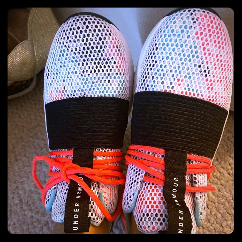 UA SNEAKERS